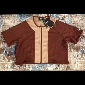 Nike crop top shirt with zipper in the front
